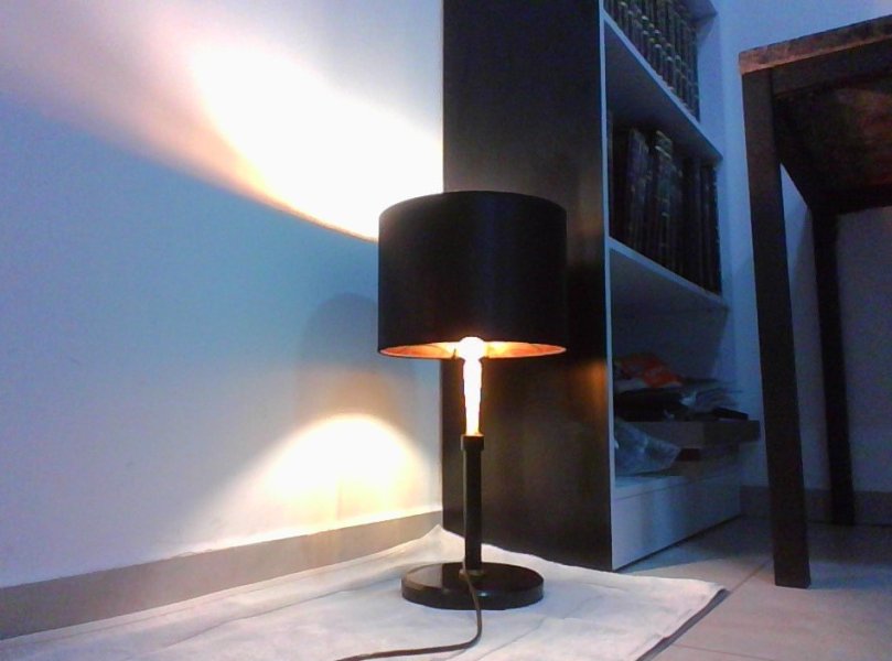 מנורת שולחן יוקרה, תאורת לד חזקה.