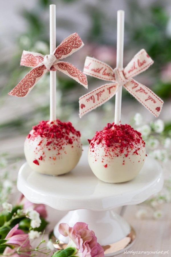 Malinowe cake pops _ Słodyczowy Świat _ Cake pops i inne słodkie drobiazgi.jpeg