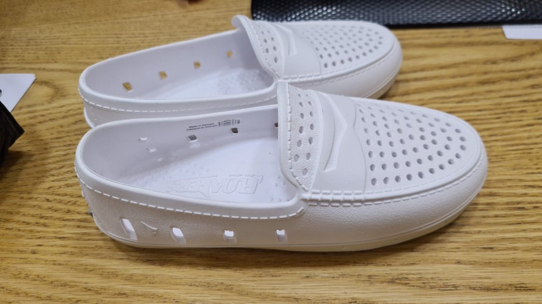 למכירה נעלי flofers חדשות באריזה מידה 35-36 בצבע לבן