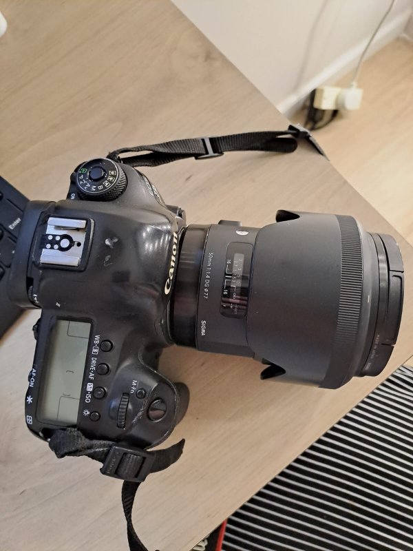 מצלמה קנון 5D מארק 4 ב2,500 שקל בלבד!