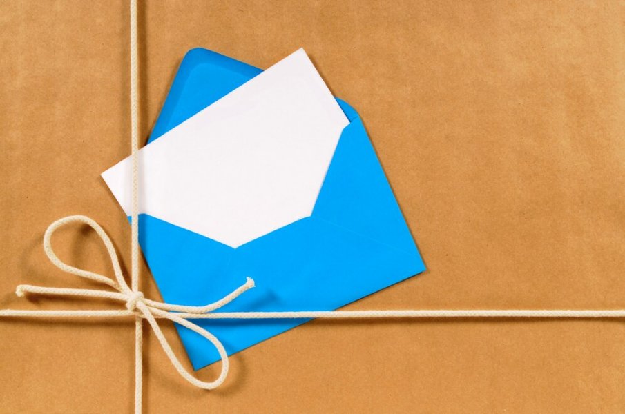 parcel-with-blue-envelope-blank-message-card_1101-271.jpg