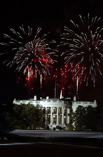350px-US_Navy_050119-N-1928O-081_Fireworks_explode_over_the_White_House_on_the_eve_of_President_.jpg