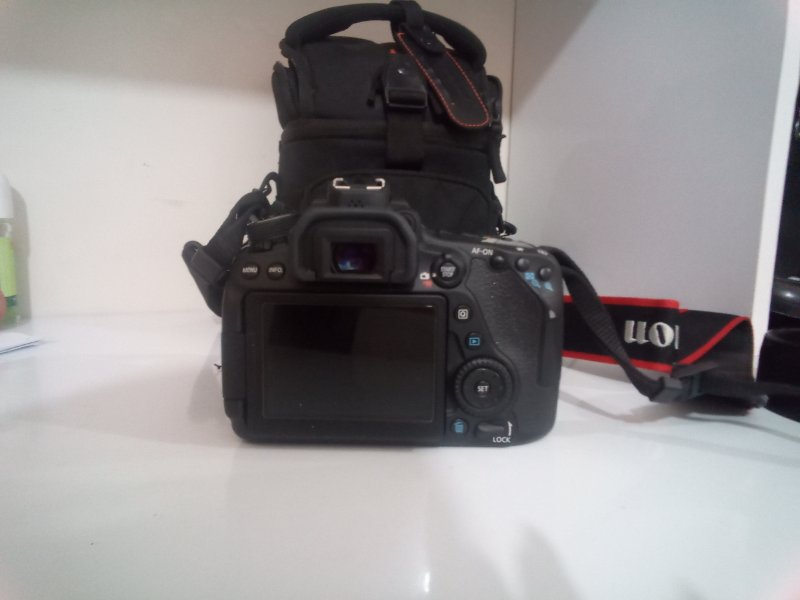 מצלמת CANON 80D + עדשה 50mm + נרתיק איכותי