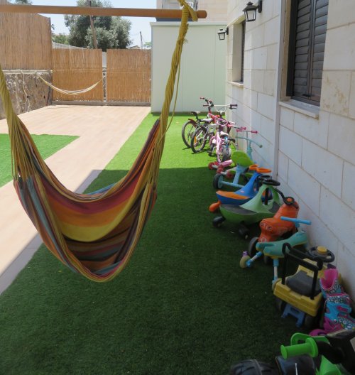 דירת גן עם חצר ענקית 240מ"ר לנופש חלומי ורגוע במיוחד שבת ל"ג בעומר בטבריה