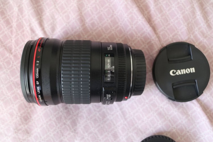 Canon EF 135mm F/2L Lens