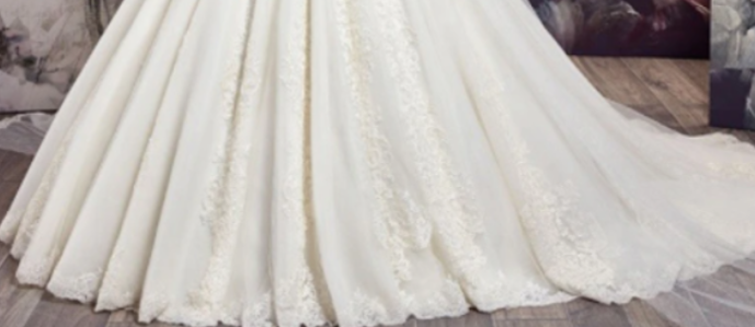 להשכרה\מכירה שמלת כלה נדירה בשווי 12K במחיר אסור לפרסום.