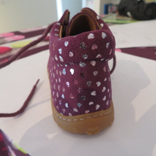 נעלי עור מידה 25 בנות. כל הקודמת זוכה !!