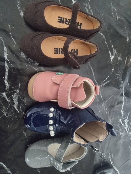 למכירה זוגות נעליים חדשות