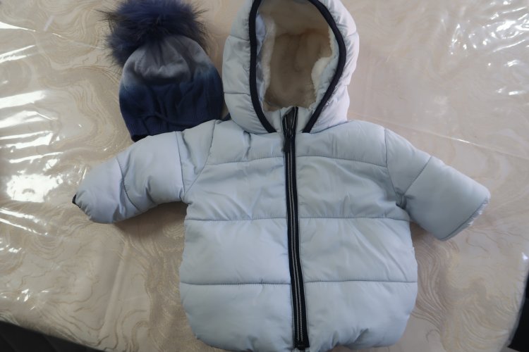 למכירה מעיל לתינוק (9M)