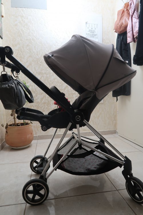 למכירה עגלה