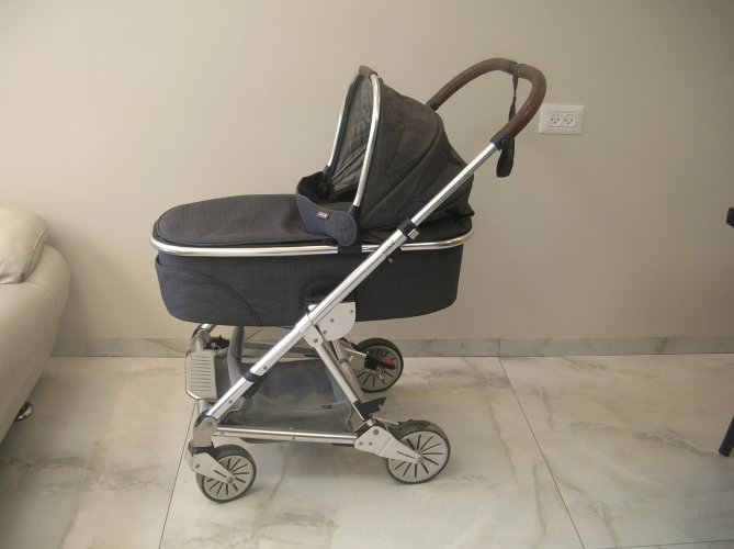 עגלת mamas papas במצב מעולה גם שכיבה וגם טיולון במחיר 700 ש''ח
