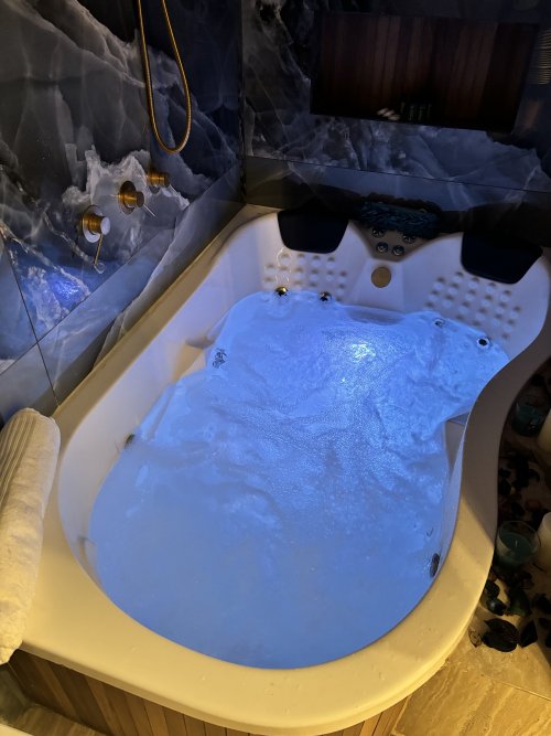 יקינתון - צימר בבני ברק - צימר מפנק לזוגות יש דבר כזה! עכשיו ל-3 שעות בבין הזמנים!