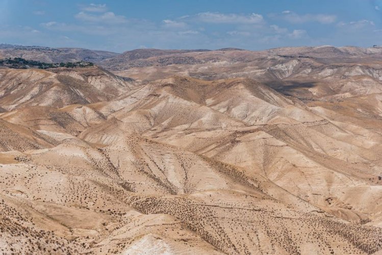 איך לטייל בישראל בצורה חכמה וחסכונית ב-2025?