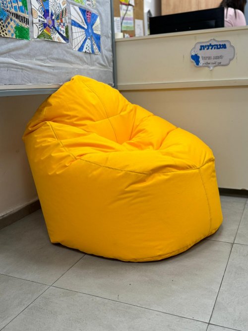 למכירה 6 פופים צהובים, חדשים בניילונים.