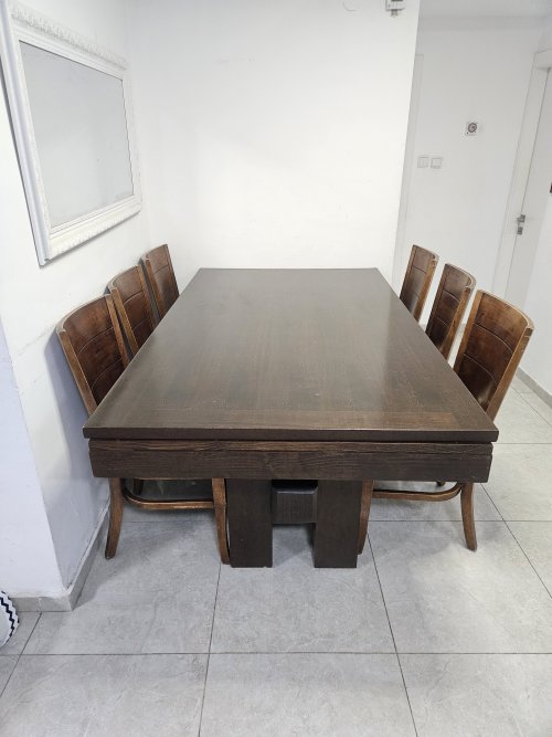 פינת אוכל איכותית במצב מעולה