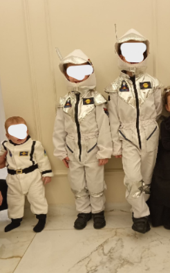 למכירת תחפושות אסטרונאוטים, מהמם!