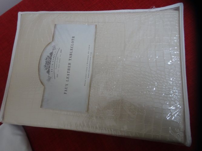 מפה מעור מהממת אמריקאית גודל 3 מטר  לשולחן סלון בגווני בז' קאמל