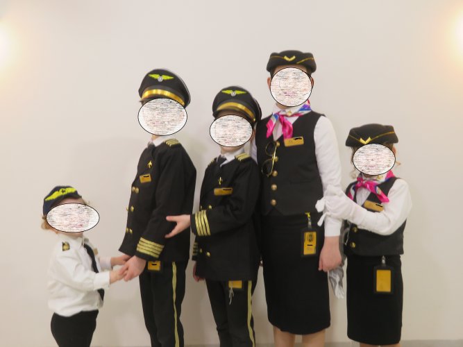 תחפושת טייסים ודיילות.jpg