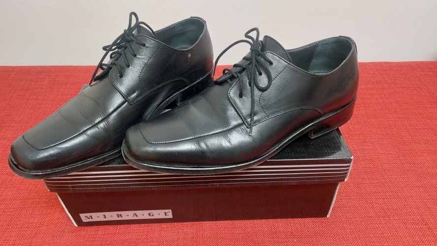 נעליים לגבר של חברת מיראז'