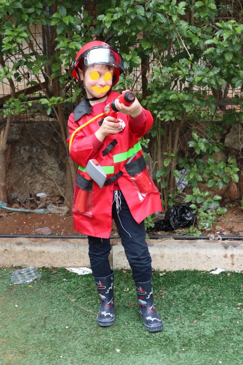 תחפושת כבאי קדמי.JPG