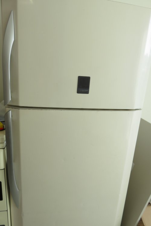 מקרר שארפ 2 דלתות בצבע בז'