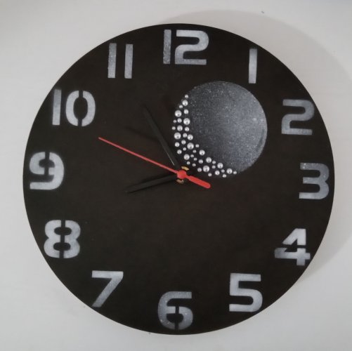 סדנת עיצוב שעונים מעץ – חוויה יצירתית ומיוחדת!