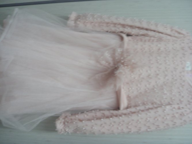 שמלות לבנות נקנו עבור חתונה נלבשו פעמיים בודדות