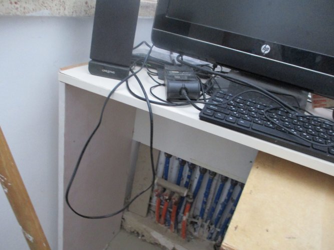 שולחן מחשב 1.JPG