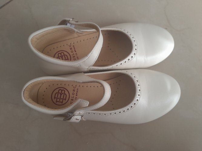 למכירה-נעלי מותגים