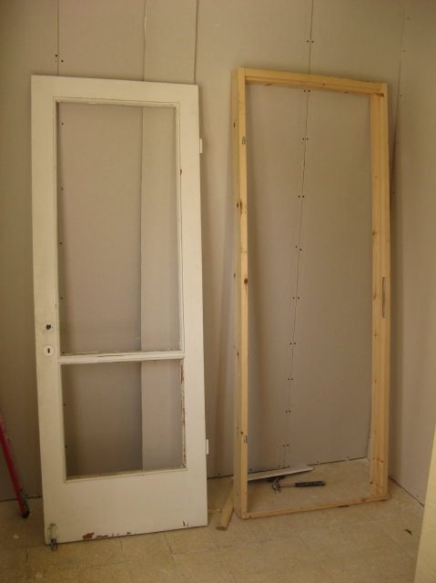 דרוש בדחיפות דלת ישנה לפתח 60 סמ