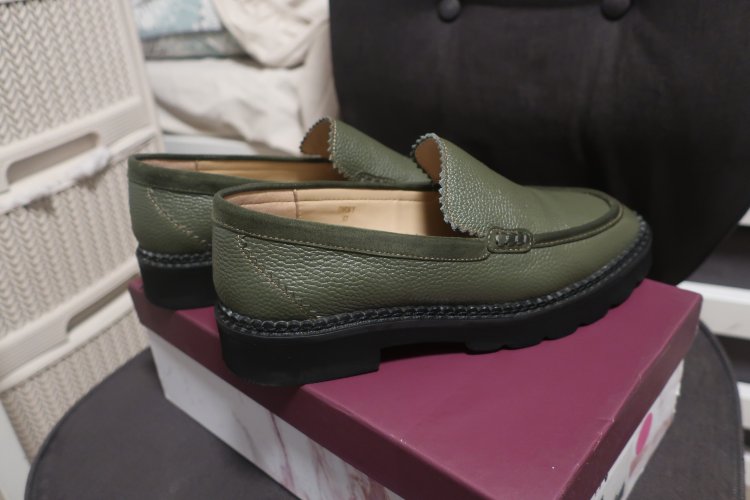 נעליים מגלית