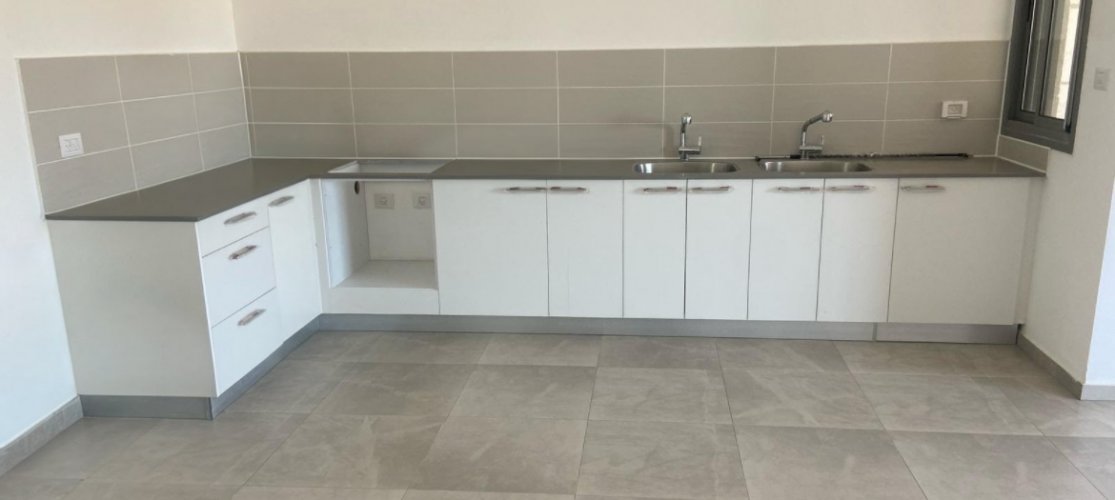 למכירה מטבח חדש מקבלן 6 מטר