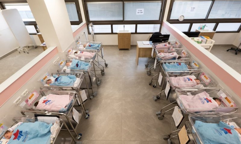 האמא במרכז: המהפכה השקטה בתינוקייה במרכז הרפואי מעיני הישועה