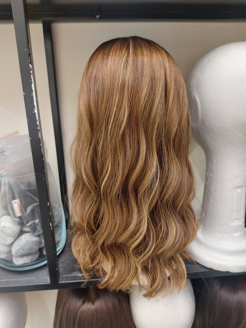 למכירה פאה בהירה מהממת