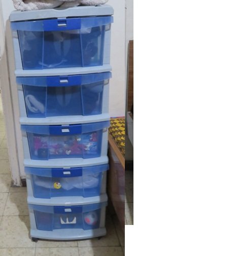 מקרר, תנור, שולחן, מגירות כתר