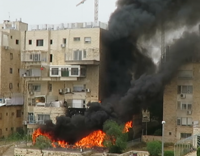 נס גדול בנווה יעקב: "גם הנעליים שלי נשרפו"
