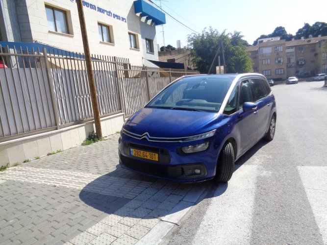 C4סיטרואן7 מקומות 2018 במצב מעולה יד2 טסט לשנה
