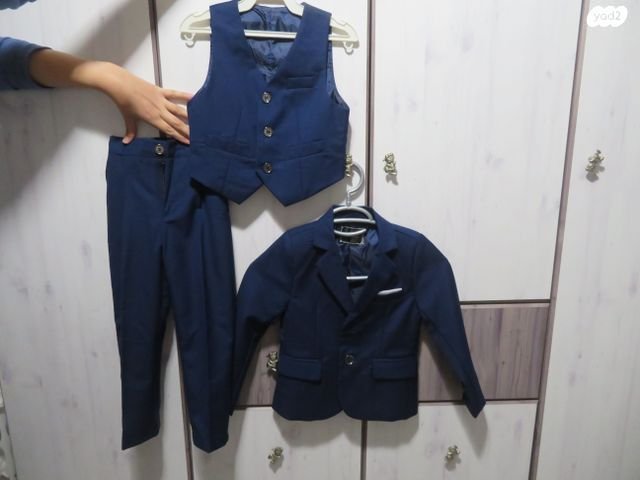 חליפת 3 חלקים לילד מידה 4 חדש!!!