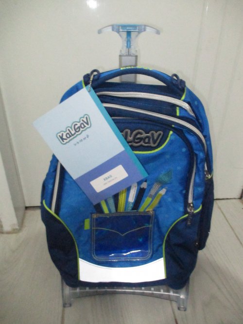 למכירה ילקוט לבנים קל גב חדש באריזה דגם עפרונות +עגלה תואמת ב200 ש"ח בלבד