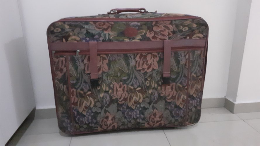 למסירה! 2 מזוודות על גלגלים