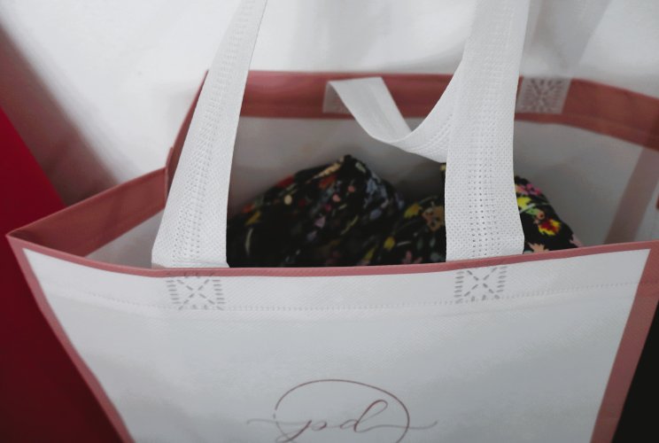 סרפן מחנות היוקרה Polkadot מידה S ---