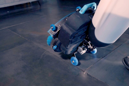 שואב שוטף, רובוט או מכונה ייעודית – מה באמת מנקה?