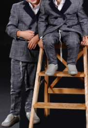 מחפשת את החליפה המצורפת בתמונה .דגם של אנג'לס משנה שעברה - מידה 4