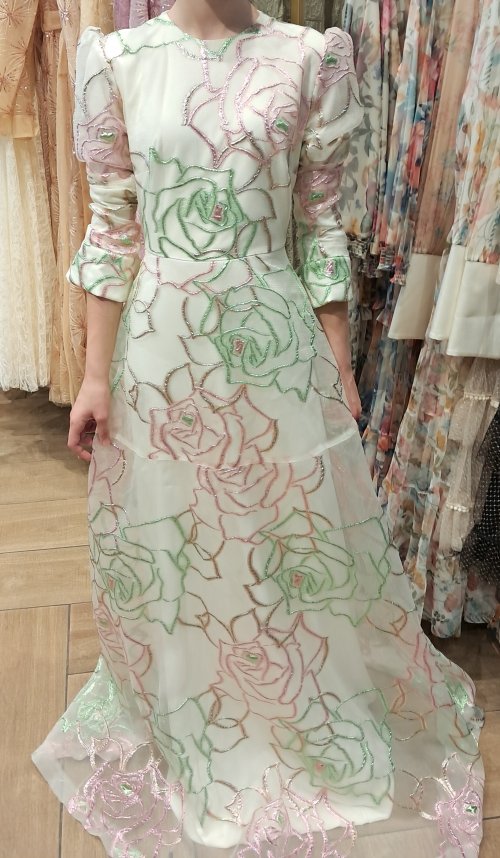 דרושה שמלה למכירה / השכרה - מננוש