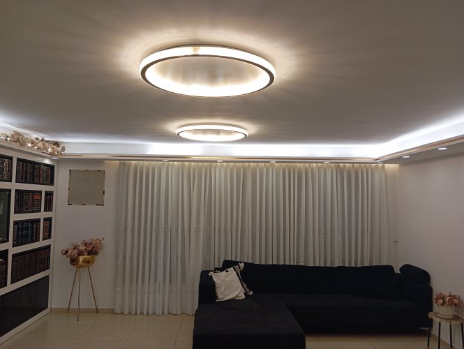 דירת להחלפה בדירה נקיה ומסודרת עם בריכה על עמודים