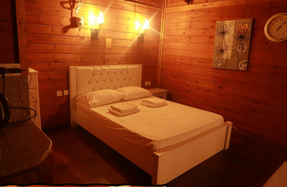 כנף ארץ- בית ושני צימרים מעץ!