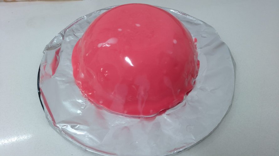 עוגת מוס גבינה בציפוי גלאס.jpg