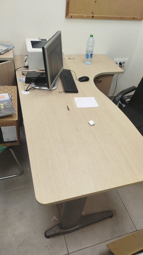 למכירה ציוד משרדי + שולחן מנהל במצב חדש!!!