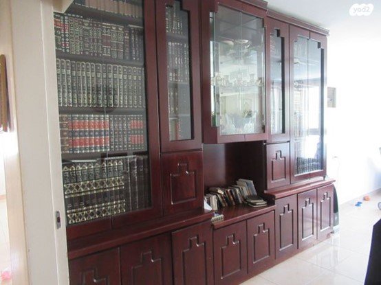 ספריה מפוארת לסלון