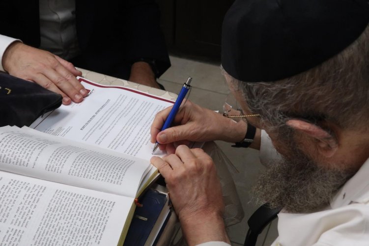 רבנים וגדולי תורה מצטרפים לקריאת יד לאחים: להזהיר גדולים על הקטנים במיוחד בימי בין הזמנים